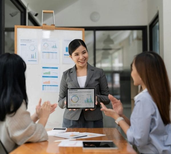 businesswoman mentor boss leader report share idea startup project presentation corporate training